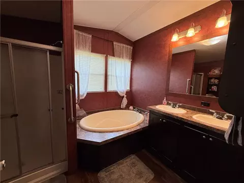 Bath - 471683 E 610 Rd, Watts, OK 74964 photo 1 of 2