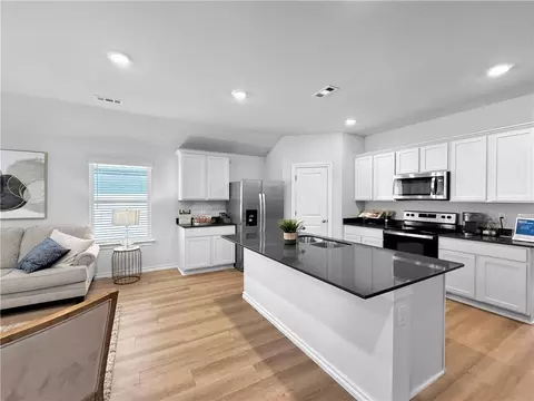 Kitchen - 4420 Blossom Ave, Springdale, AR 72764 photo 3 of 4