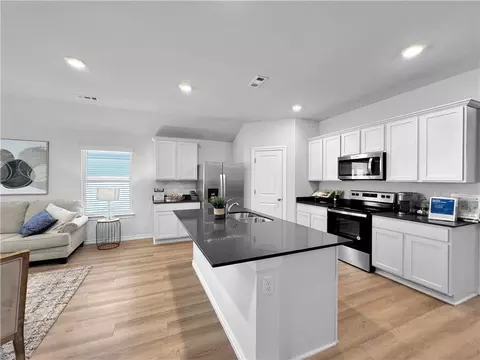 Kitchen - 4420 Blossom Ave, Springdale, AR 72764 photo 2 of 4