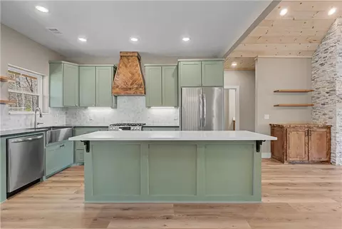 Kitchen - 491 Nc 6065, Jasper, AR 72641 photo 3 of 5