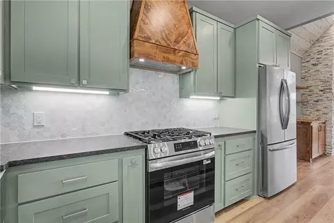 Kitchen - 491 Nc 6065, Jasper, AR 72641 photo 4 of 5