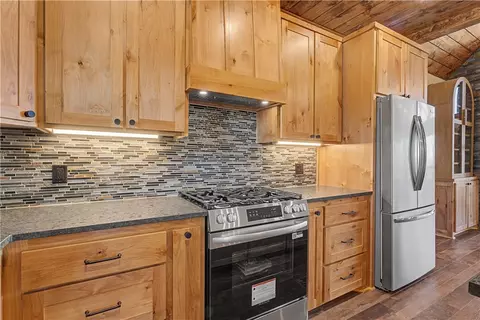 Kitchen - 517 Nc 6065, Jasper, AR 72641 photo 4 of 5
