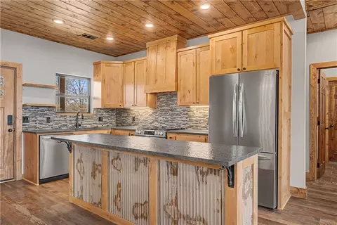 Kitchen - 517 Nc 6065, Jasper, AR 72641 photo 2 of 5