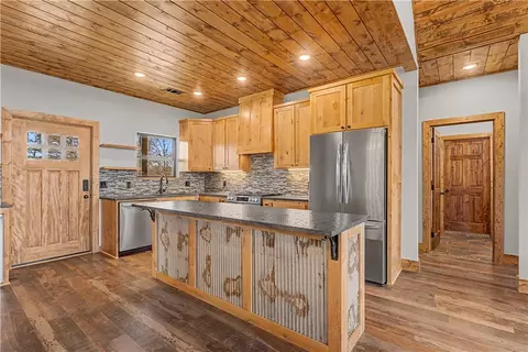 Kitchen - 517 Nc 6065, Jasper, AR 72641 photo 1 of 5