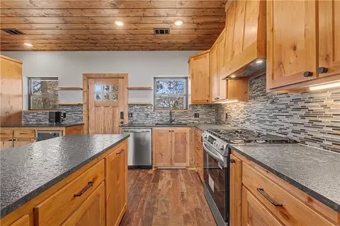 Kitchen - 517 Nc 6065, Jasper, AR 72641 photo 5 of 5