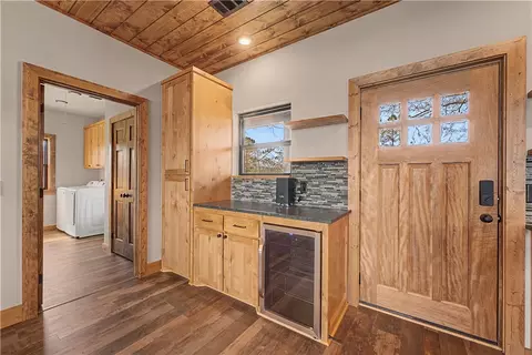 Entry Way - 517 Nc 6065, Jasper, AR 72641 photo 2 of 2