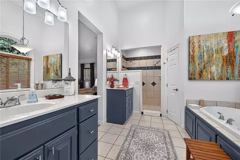 Bath - 17826 Bluff View Dr, Springdale, AR 72764 photo 6 of 7