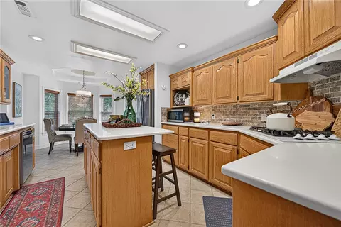 Kitchen - 17826 Bluff View Dr, Springdale, AR 72764 photo 4 of 6