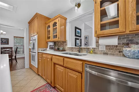 Kitchen - 17826 Bluff View Dr, Springdale, AR 72764 photo 3 of 6