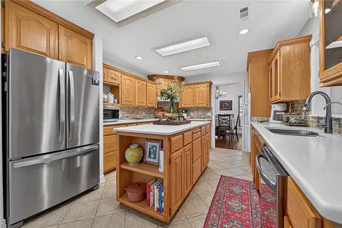 Kitchen - 17826 Bluff View Dr, Springdale, AR 72764 photo 2 of 6