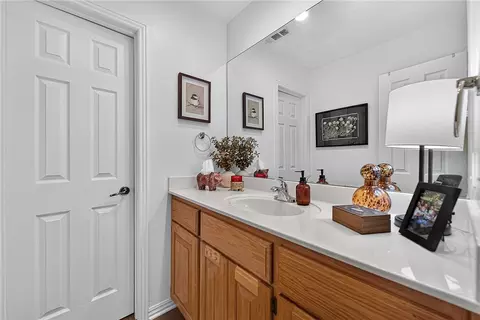 Bath - 17826 Bluff View Dr, Springdale, AR 72764 photo 2 of 7
