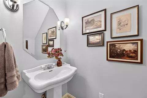 Bath - 17826 Bluff View Dr, Springdale, AR 72764 photo 5 of 7