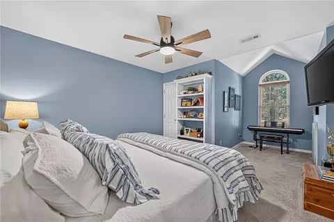 Bedroom - 17826 Bluff View Dr, Springdale, AR 72764 photo 3 of 4