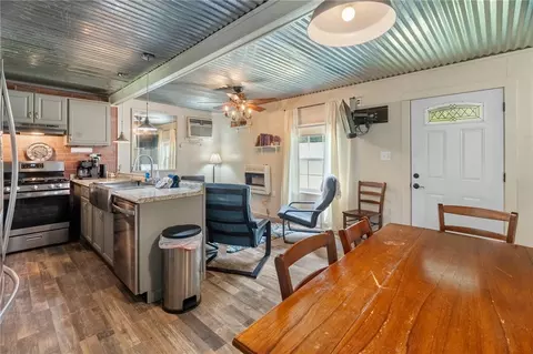 Dining - 537 Nc 6450, Jasper, AR 72641 photo 1 of 2