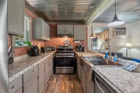 Kitchen - 537 Nc 6450, Jasper, AR 72641 photo 1 of 2