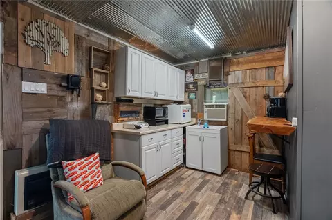 Kitchen - 537 Nc 6450, Jasper, AR 72641 photo 2 of 2