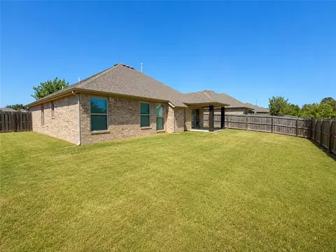Exterior - 910 Silverthorn Dr, Centerton, AR 72719 photo 2 of 3