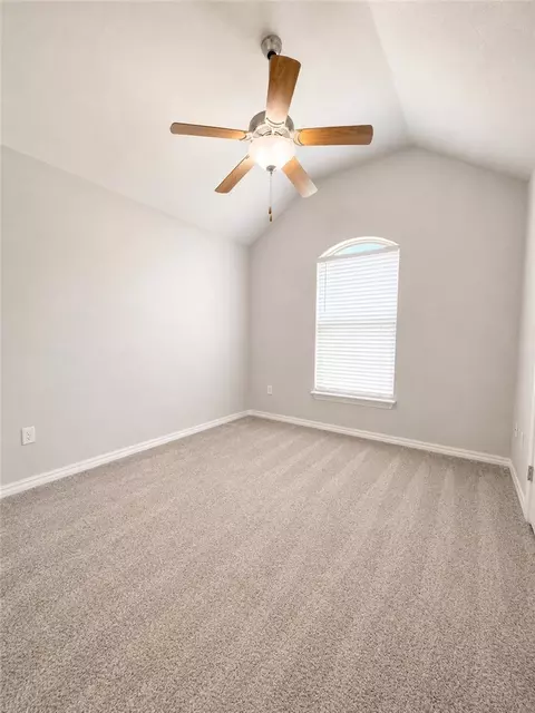 Bedroom - 910 Silverthorn Dr, Centerton, AR 72719 photo 2 of 3