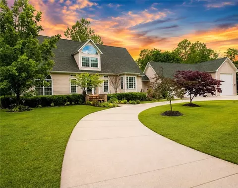 2 Wild Turkey Dr, Holiday Island, AR 72631