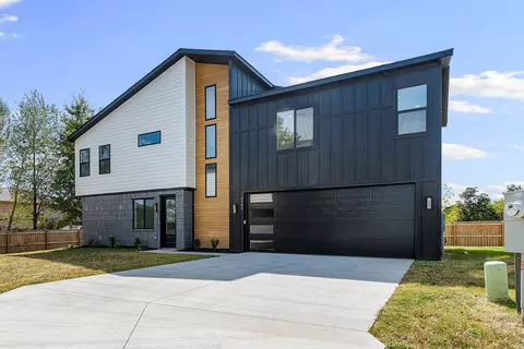 2406 S 27th St, Rogers, AR 72758