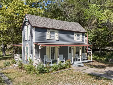 247 N Main St, Eureka Springs, AR 72632