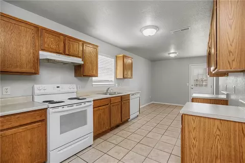 Kitchen - 2576 Appleglen St, Springdale, AR 72764 photo 1 of 2