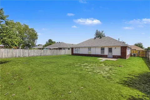 Exterior - 2576 Appleglen St, Springdale, AR 72764 photo 2 of 4