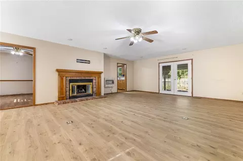 Living - 204 Lark Ln, Harrison, AR 72601 photo 3 of 5
