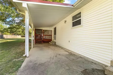 Exterior - 204 Lark Ln, Harrison, AR 72601 photo 8 of 11