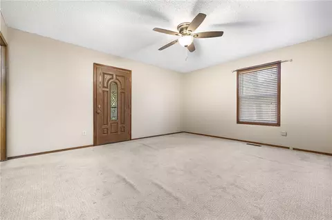 Living - 204 Lark Ln, Harrison, AR 72601 photo 5 of 5