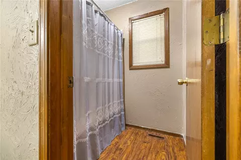 Bath - 204 Lark Ln, Harrison, AR 72601 photo 3 of 4