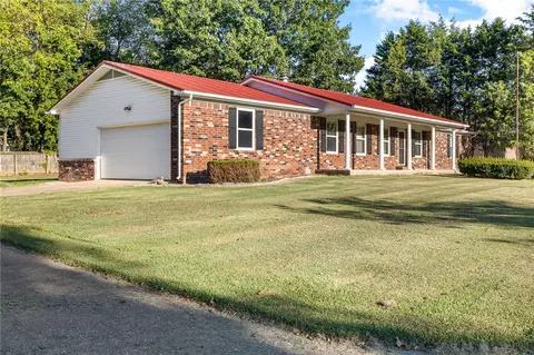 Exterior - 204 Lark Ln, Harrison, AR 72601 photo 3 of 11