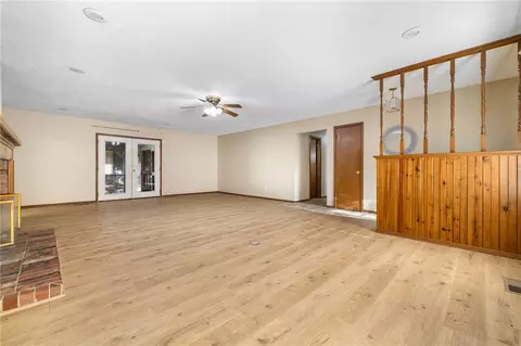 Living - 204 Lark Ln, Harrison, AR 72601 photo 4 of 5