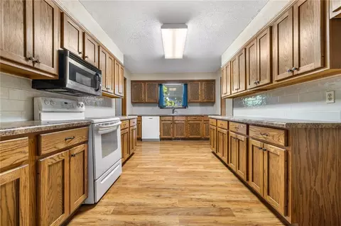 Kitchen - 204 Lark Ln, Harrison, AR 72601 photo 1 of 3