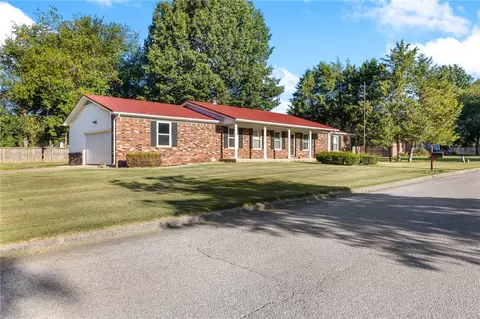 Exterior - 204 Lark Ln, Harrison, AR 72601 photo 2 of 11