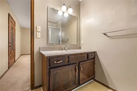 Bath - 204 Lark Ln, Harrison, AR 72601 photo 2 of 4