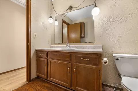 Bath - 204 Lark Ln, Harrison, AR 72601 photo 4 of 4