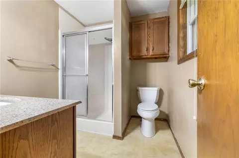 Bath - 204 Lark Ln, Harrison, AR 72601 photo 1 of 4