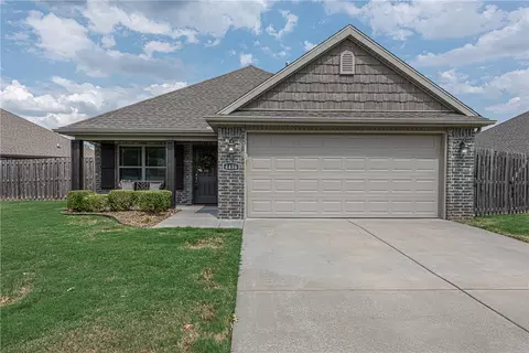 4456 W Wales Dr, Fayetteville, AR 72704