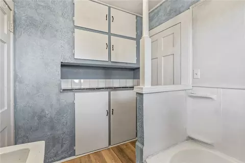 Bath - 185 E Roller Ave, Decatur, AR 72722 photo 4 of 4
