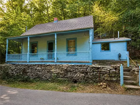 23 Douglas St, Eureka Springs, AR 72632
