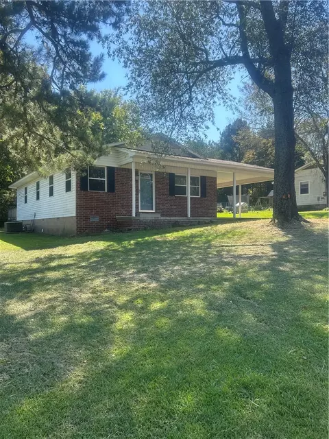 2808 N Greenwich Ave, Russellville, AR 72802