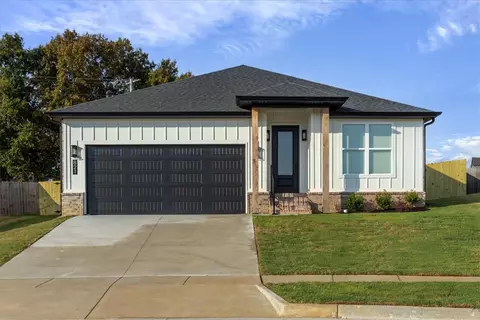 821 Pinnacle St, Prairie Grove, AR 72753