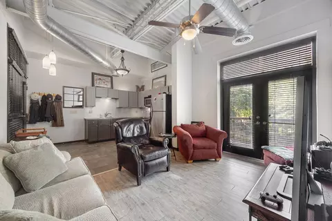 313 E Lafayette St #304, Fayetteville, AR 72701