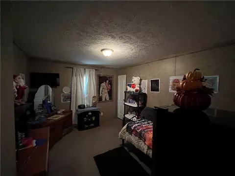 Bedroom - 237 Glenn Rd, Clinton, AR 72031 photo 2 of 5