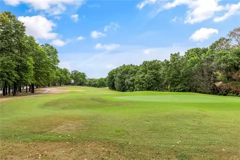 8 Lunsford Ln, Bella Vista, AR 72714