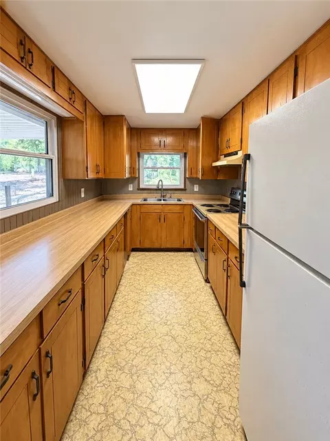 Kitchen - 10252 Carter Cove Rd, Plainview, AR 72857 photo 1 of 1