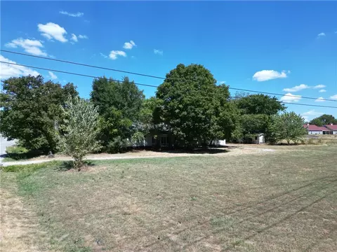 Exterior - 813 Mill St, Springdale, AR 72764 photo 4 of 5