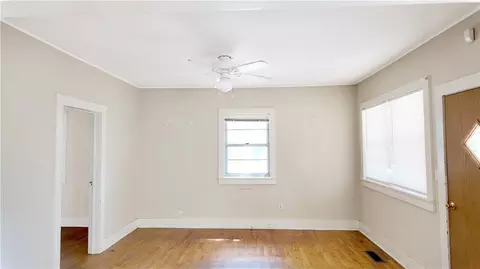 Living - 813 Mill St, Springdale, AR 72764 photo 2 of 4