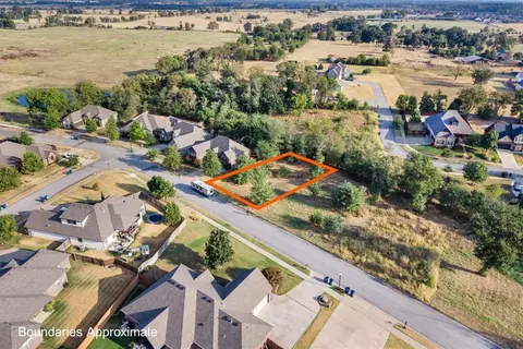 6404 SW Fair View Blvd, Bentonville, AR 72713